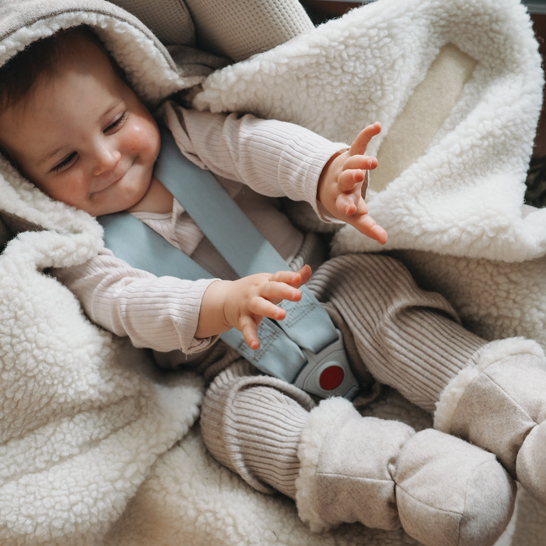 Set de manta para envolver y botines para bebé