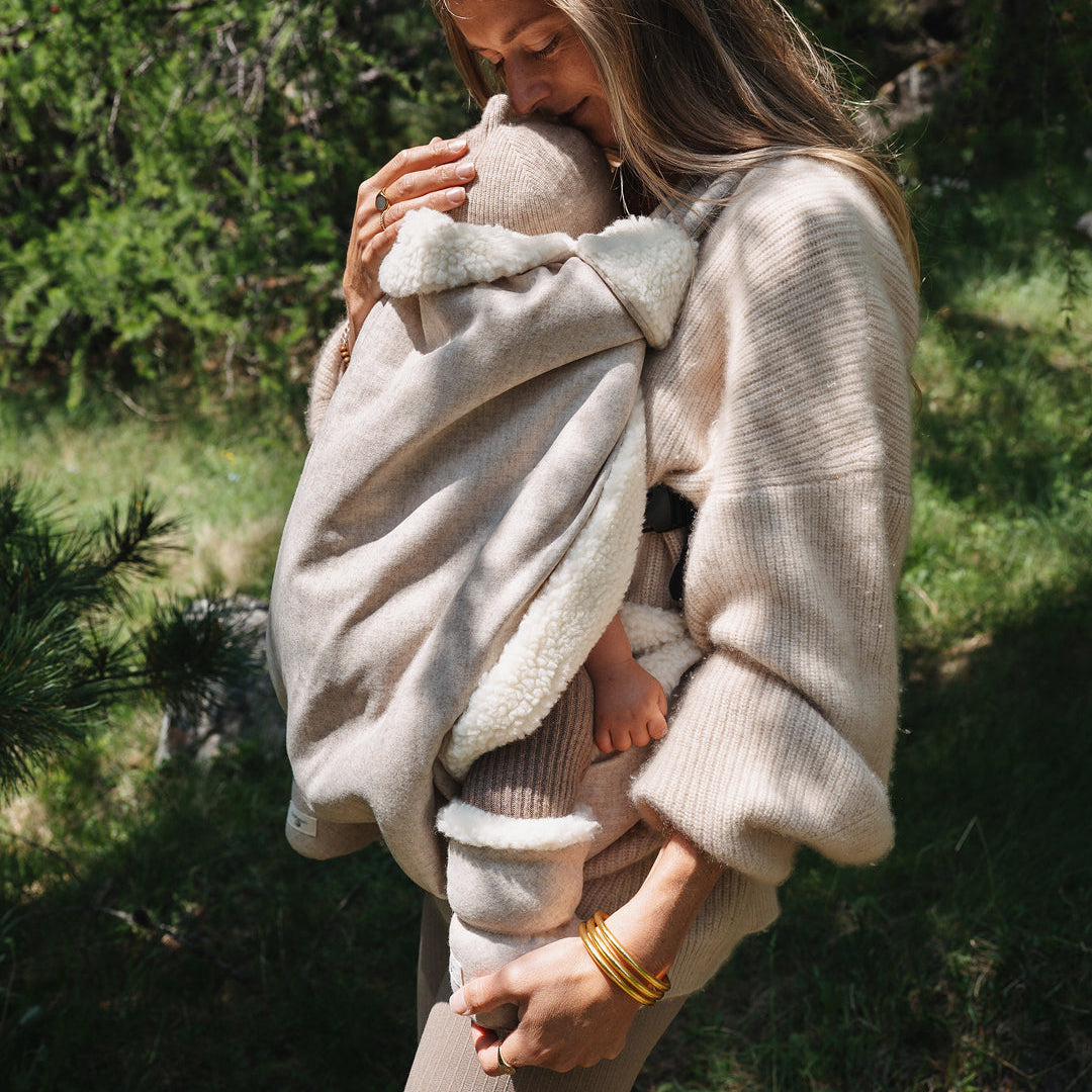 Känguru-Kuscheldecke – liebevoll handgefertigt aus natürlicher Wolle für jede Jahreszeit
