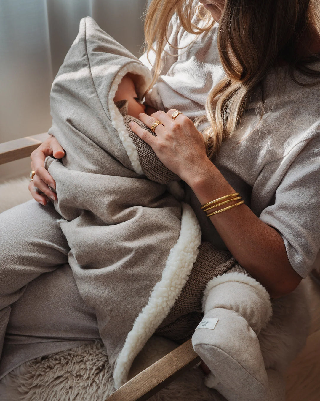 Einschlagdecke aus natürlicher Merinowolle und Loden – Wärme und Geborgenheit von Anfang an