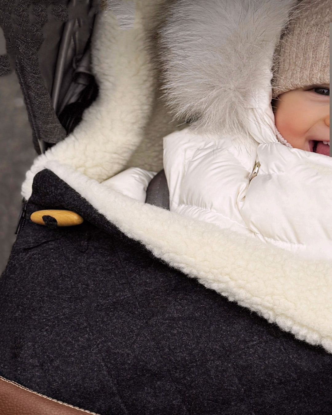 Baby Kleinkind Fußsack aus Merinowolle – Modell Wombat 2-in-1, Antrazit