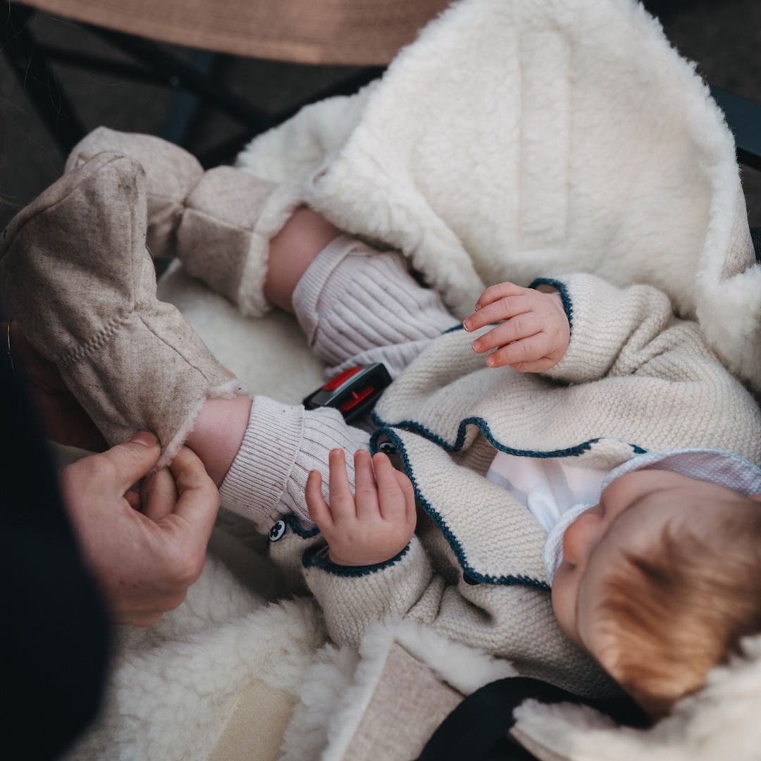 Set de manta acogedora y botines para bebé