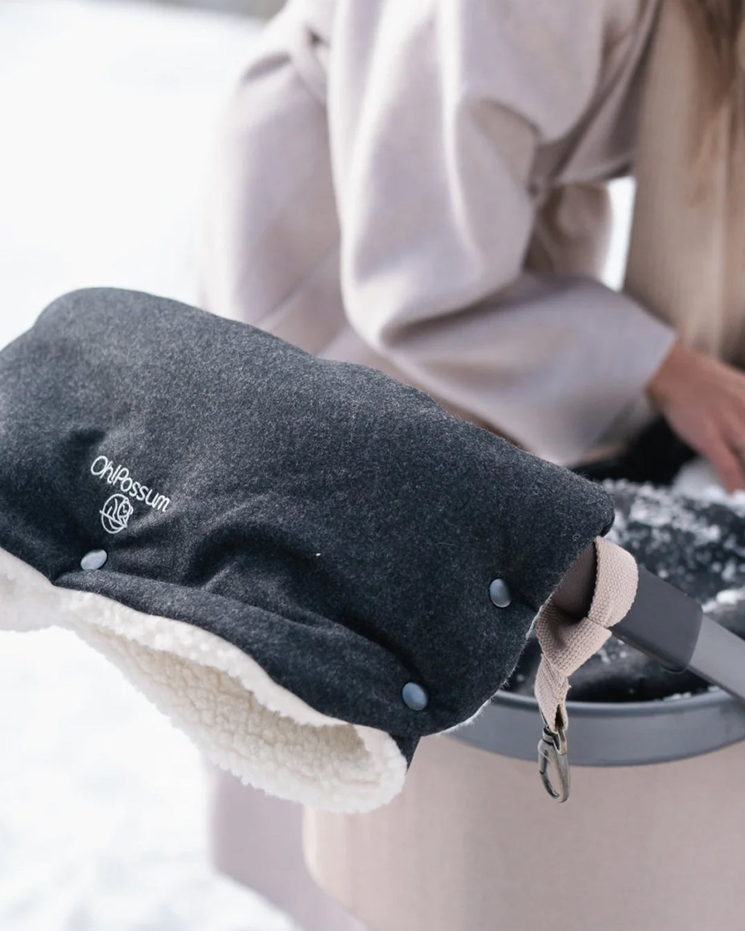 Handmuff aus Merinowolle für Kinderwagen in Farbe Antrazit
