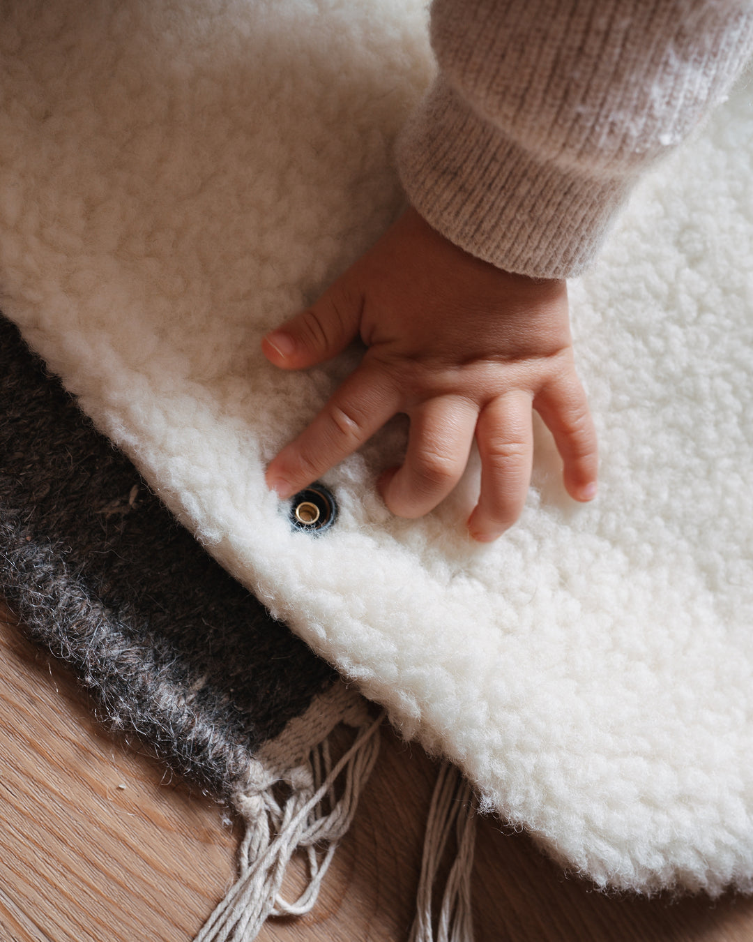 Kuscheldecke Känguru für Babys und Kleinkinder – Farbe Hellgrau