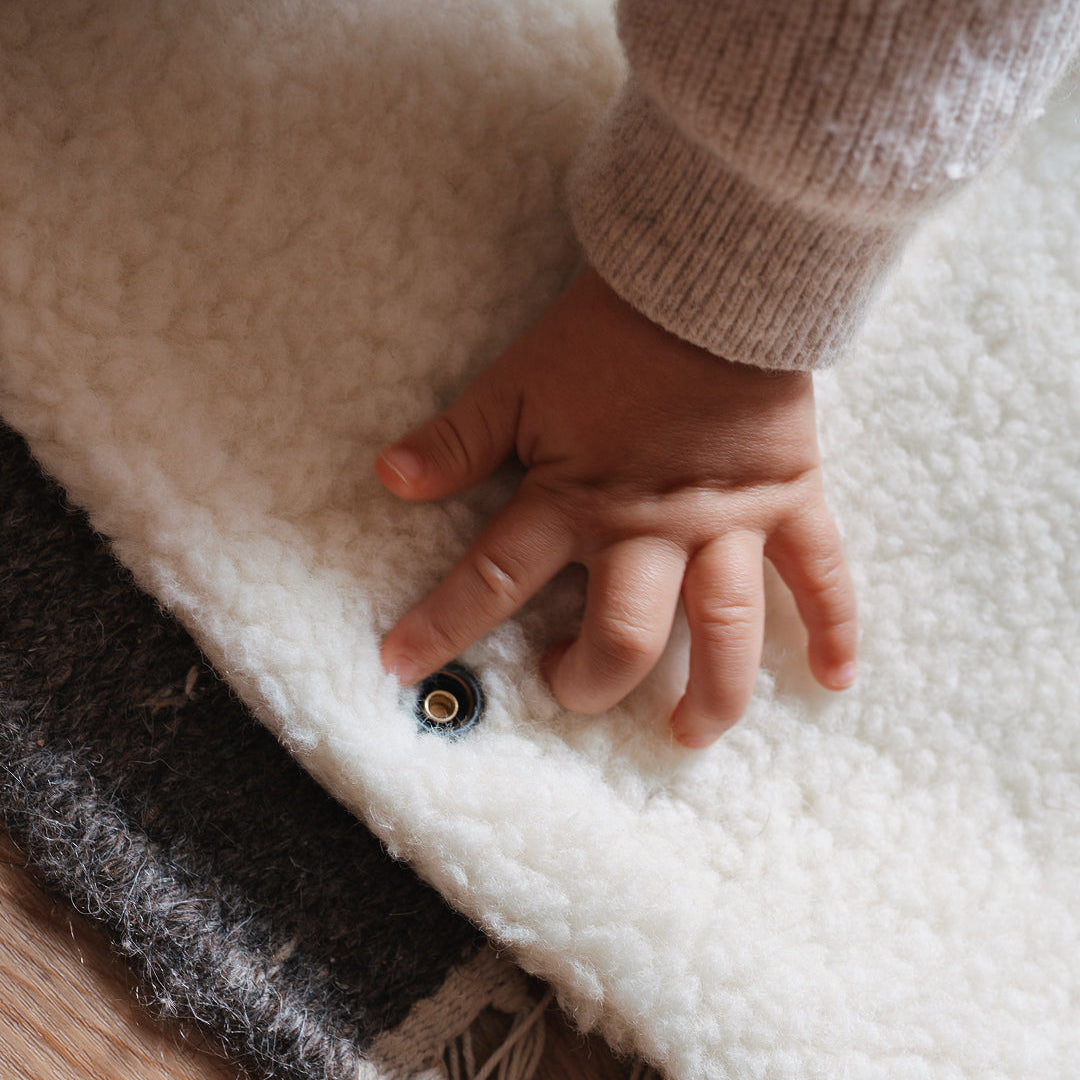 Kuscheldecke Känguru für Babys und Kleinkinder – Farbe Hellgrau
