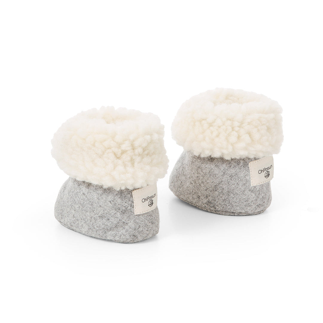 Baby Booties aus Merinowolle in Farbe hellgrau handgefertigt